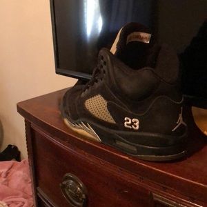 Air Jordan Retro 5 (Metallic)